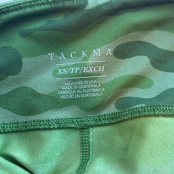 American Eagle TACKMA Tech Performance 7.5” Bike Shorts Green Camo Women’s XS - Picture 4 of 5
